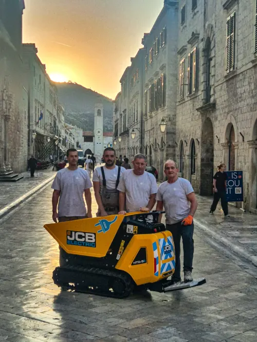 Prvi JCB HTD-5E Electric Dumpster u TERRA Grupi isporučen u Dubrovnik (1).jpeg