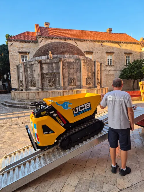 Prvi JCB HTD-5E Electric Dumpster u TERRA Grupi isporučen u Dubrovnik (4).jpeg